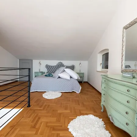 Villa Piano With Stunning View, Heated Outdoor Pool & Gaming