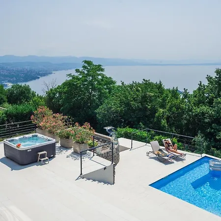 Piano With Stunning View, Heated Outdoor Pool & Gaming Villa Opatija