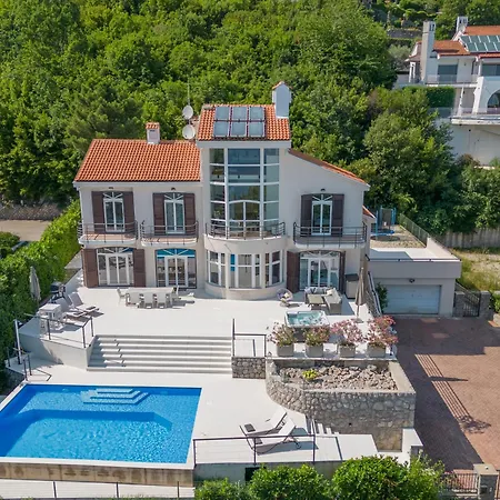 Villa Piano With Stunning View, Heated Outdoor Pool & Gaming Opatija