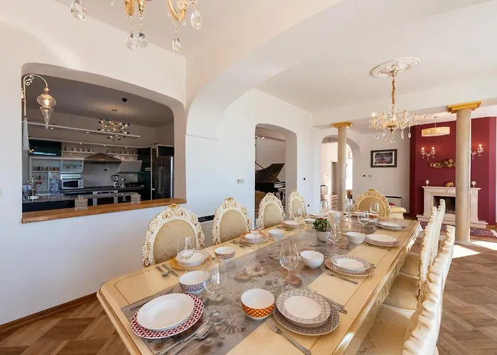 빌라 Piano With Stunning View, Heated Outdoor Pool & Gaming 오파티아