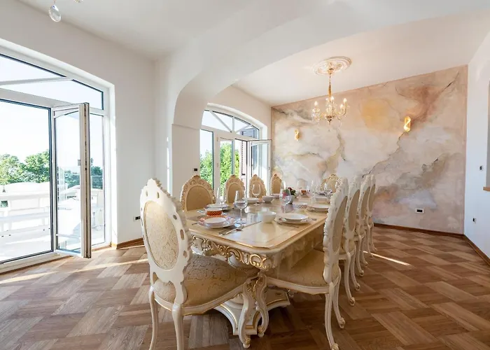 Piano With Stunning View, Heated Outdoor Pool & Gaming 오파티아