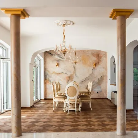 Piano With Stunning View, Heated Outdoor Pool & Gaming * Abbazia