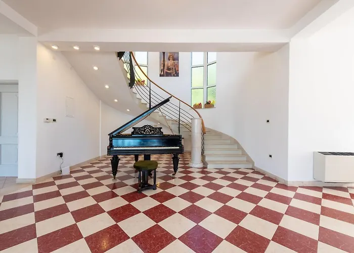 Piano With Stunning View, Heated Outdoor Pool & Gaming ヴィラ オパティヤ