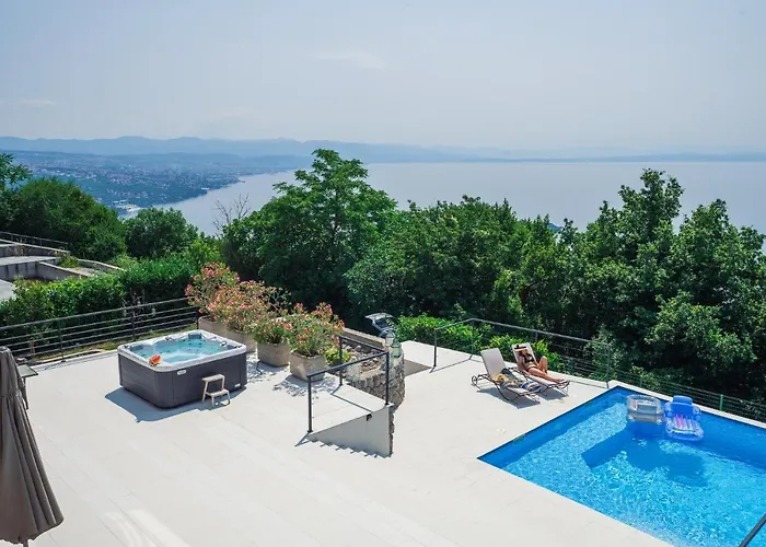 Piano With Stunning View, Heated Outdoor Pool & Gaming ヴィラ オパティヤ